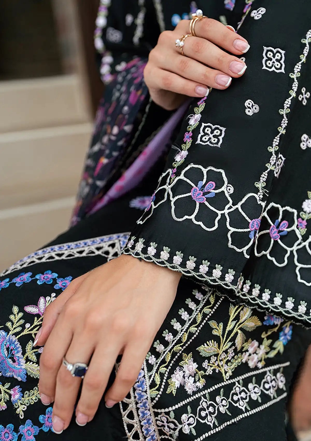 mohsin-saeed-fabrics-designer-daily-wear-formal-and-wedding-suits-within-budget-This-product-is-from-roheenaz-summer-reverie-luxury-lawn25-d-2a-sireli-is-available-on-Mohsin-saeed-fabrics-website.