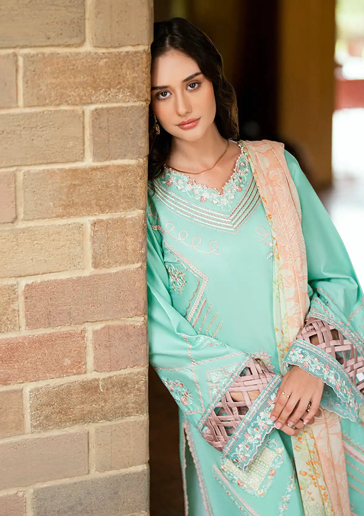 mohsin-saeed-fabrics-designer-daily-wear-formal-and-wedding-suits-within-budget-This-product-is-from-roheenaz-summer-reverie-luxury-lawn25-d-6a-ravena-is-available-on-Mohsin-saeed-fabrics-website.