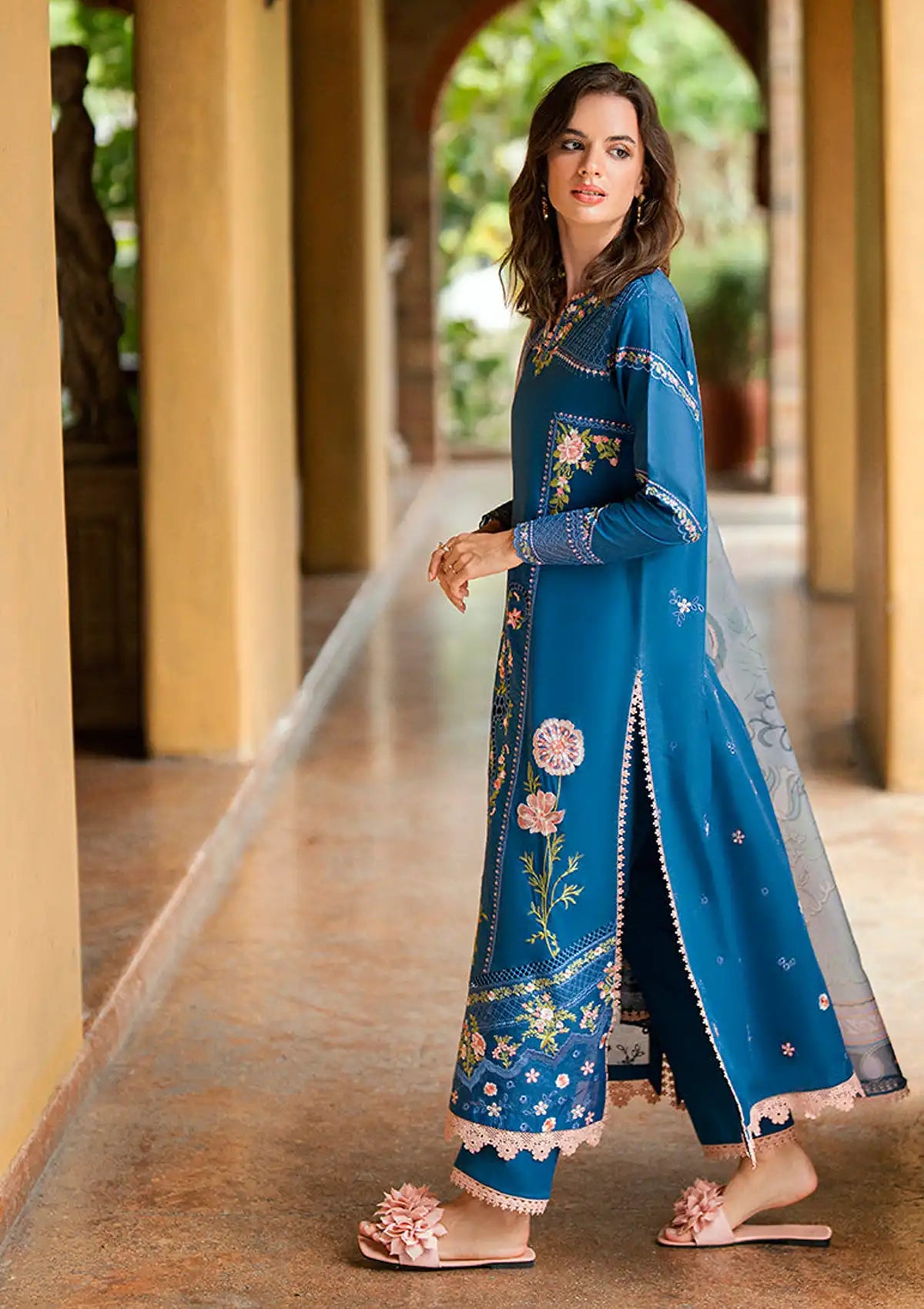 mohsin-saeed-fabrics-designer-daily-wear-formal-and-wedding-suits-within-budget-This-product-is-from-roheenaz-summer-reverie-luxury-lawn25-is-available-on-Mohsin-saeed-fabrics-website.