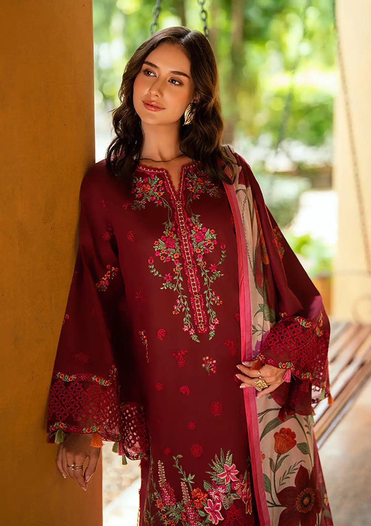 mohsin-saeed-fabrics-designer-daily-wear-formal-and-wedding-suits-within-budget-This-product-is-from-roheenaz-summer-reverie-luxury-lawn25-d-5b-calira-is-available-on-Mohsin-saeed-fabrics-website.