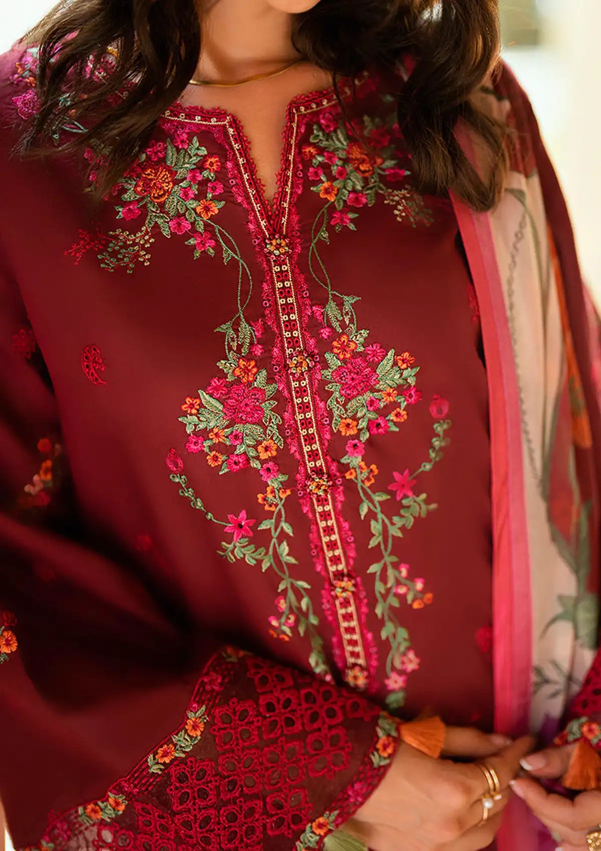 mohsin-saeed-fabrics-designer-daily-wear-formal-and-wedding-suits-within-budget-This-product-is-from-roheenaz-summer-reverie-luxury-lawn25-d-5b-calira-is-available-on-Mohsin-saeed-fabrics-website.