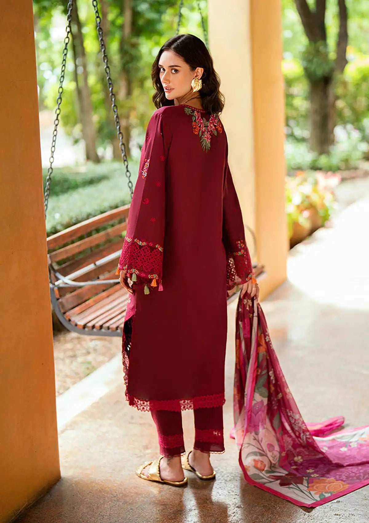 mohsin-saeed-fabrics-designer-daily-wear-formal-and-wedding-suits-within-budget-This-product-is-from-roheenaz-summer-reverie-luxury-lawn25-d-5b-calira-is-available-on-Mohsin-saeed-fabrics-website.