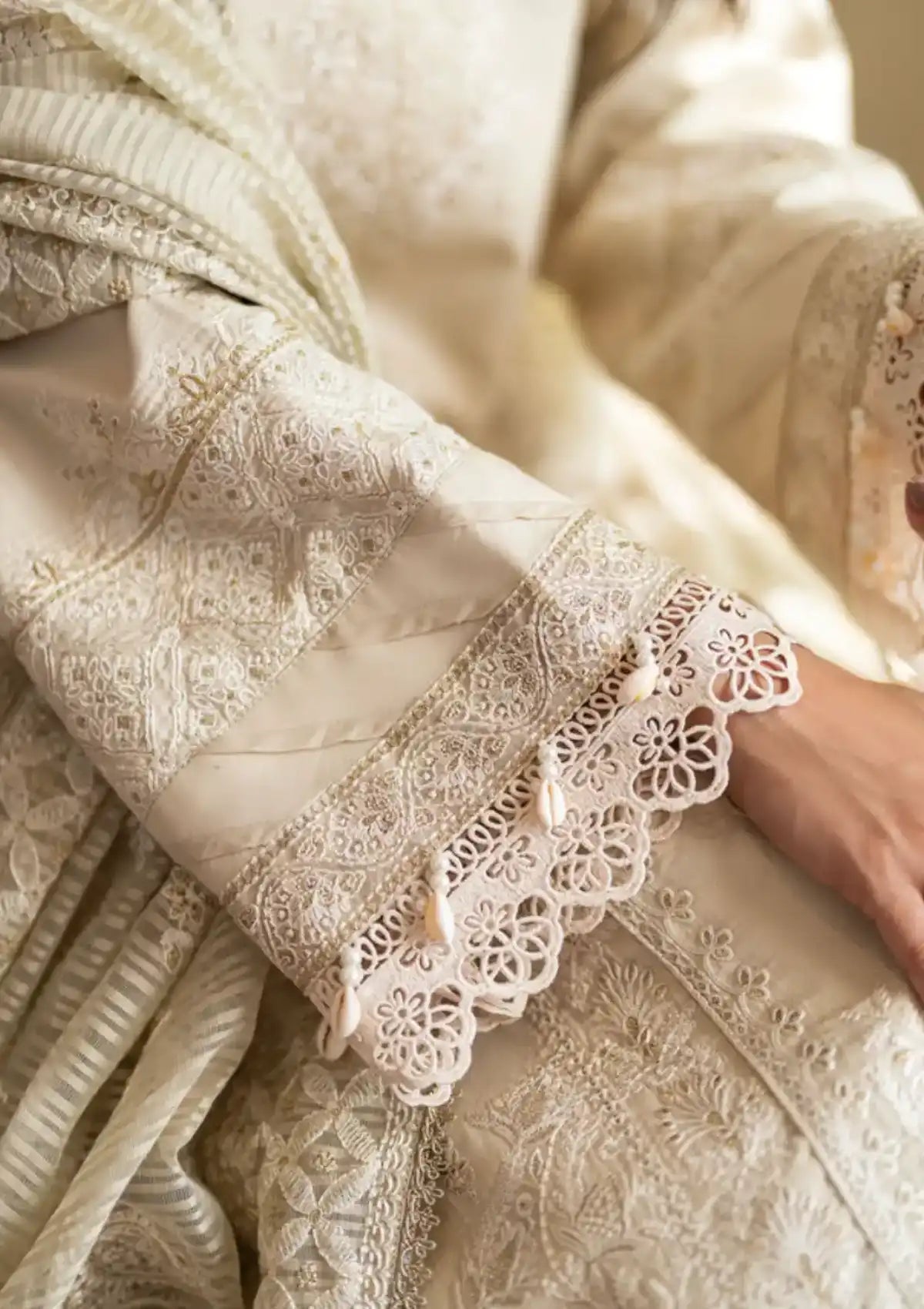 mohsin-saeed-fabrics-is-selling-online-and-in stores-Luxury-daily-wear-wedding-wear-formal-wear-in-budgeted-price-This-product-is-from-florent-luxury-lawn-eid-edit25-fl-2a-is-available-on-Mohsin-saeed-fabrics-website.