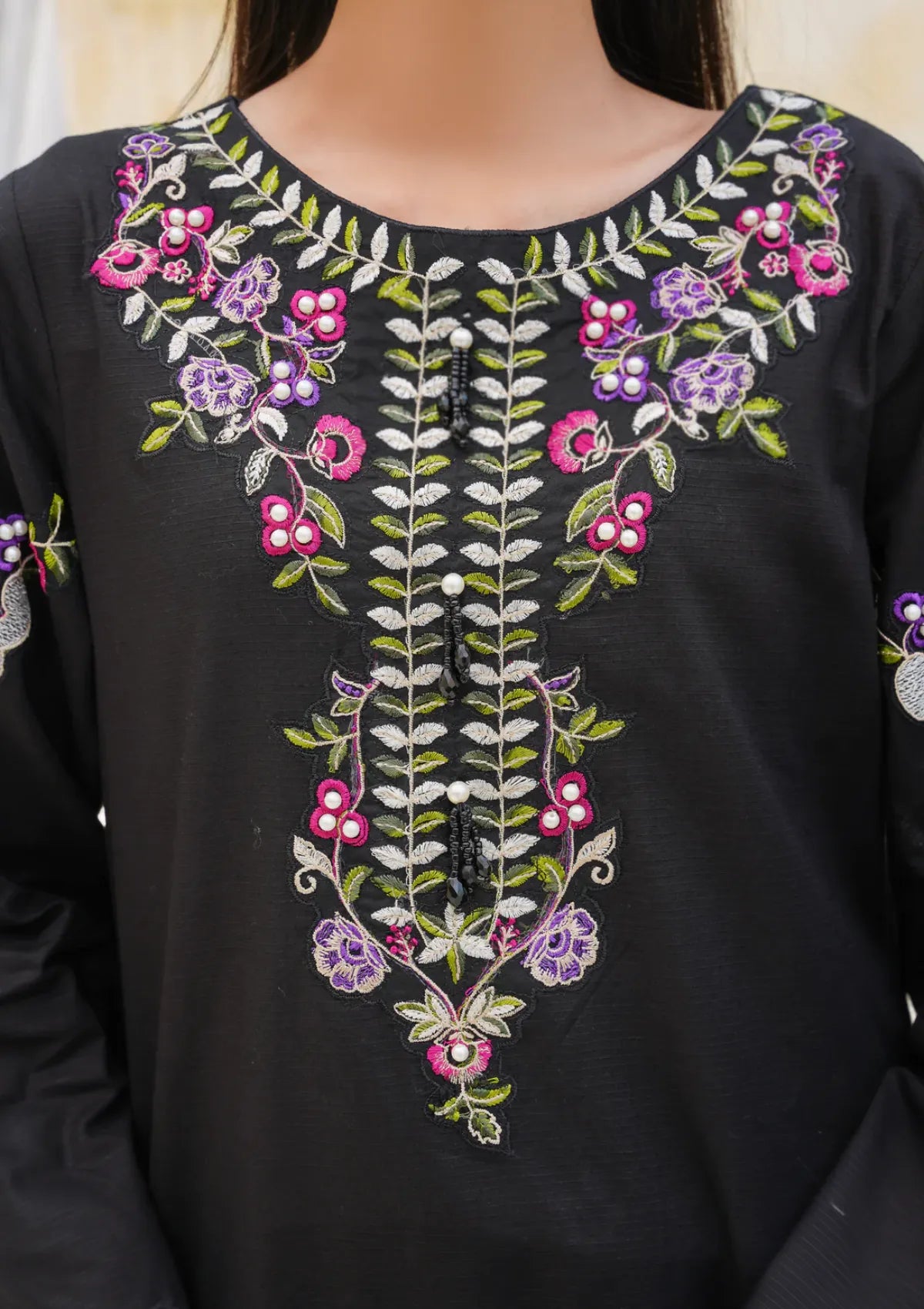 mohsin-saeed-fabrics-is-selling-online-and-in stores-Luxury-daily-wear-wedding-wear-formal-wear-in-budgeted-price-This-product-is-from-clothere-by-anam-lawnkari25-d-006-is-available-on-Mohsin-saeed-fabrics-website.