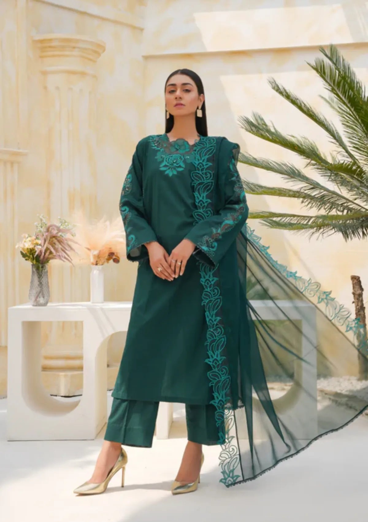 mohsin-saeed-fabrics-is-selling-online-and-in stores-Luxury-daily-wear-wedding-wear-formal-wear-in-budgeted-price-This-product-is-from-clothere-by-anam-lawnkari25-d-003-is-available-on-Mohsin-saeed-fabrics-website.