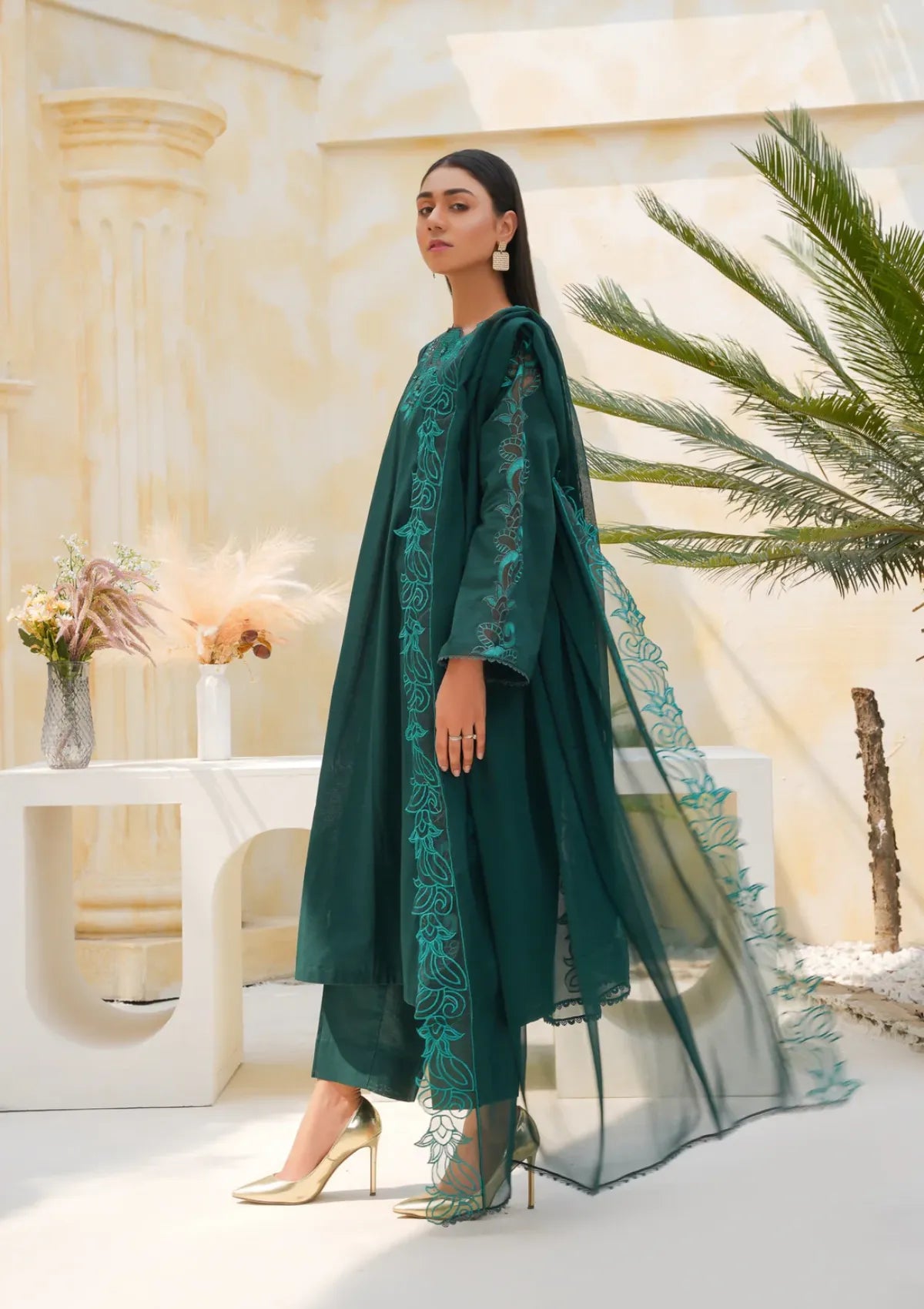 mohsin-saeed-fabrics-is-selling-online-and-in stores-Luxury-daily-wear-wedding-wear-formal-wear-in-budgeted-price-This-product-is-from-clothere-by-anam-lawnkari25-d-003-is-available-on-Mohsin-saeed-fabrics-website.