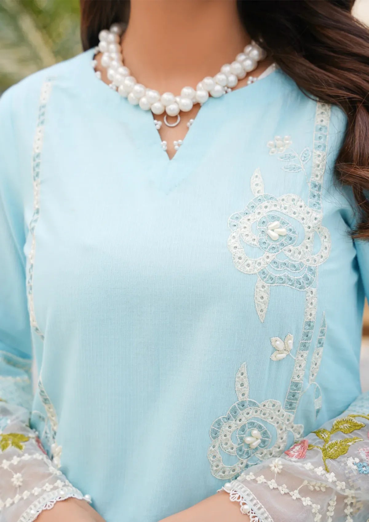 mohsin-saeed-fabrics-is-selling-online-and-in stores-Luxury-daily-wear-wedding-wear-formal-wear-in-budgeted-price-This-product-is-from-clothere-by-anam-lawnkari25-d-004-is-available-on-Mohsin-saeed-fabrics-website.