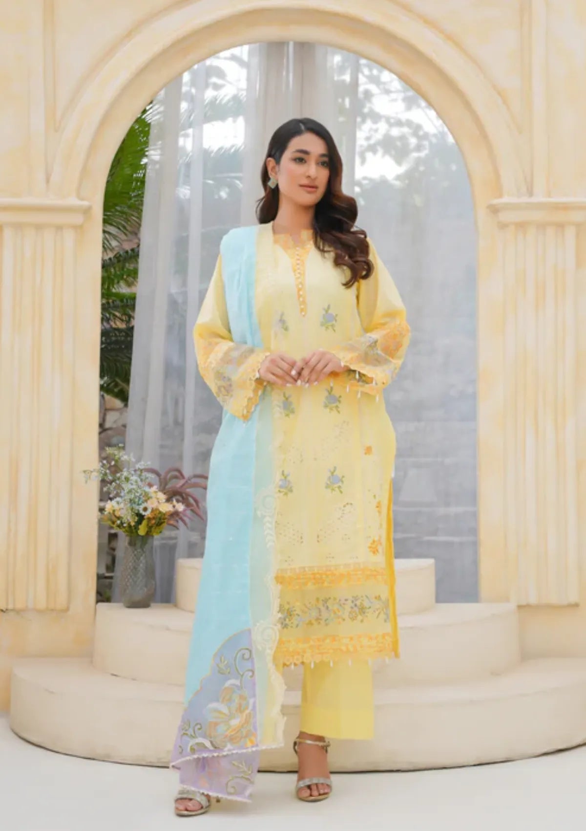 mohsin-saeed-fabrics-is-selling-online-and-in stores-Luxury-daily-wear-wedding-wear-formal-wear-in-budgeted-price-This-product-is-from-clothere-by-anam-lawnkari25-d-002-is-available-on-Mohsin-saeed-fabrics-website.