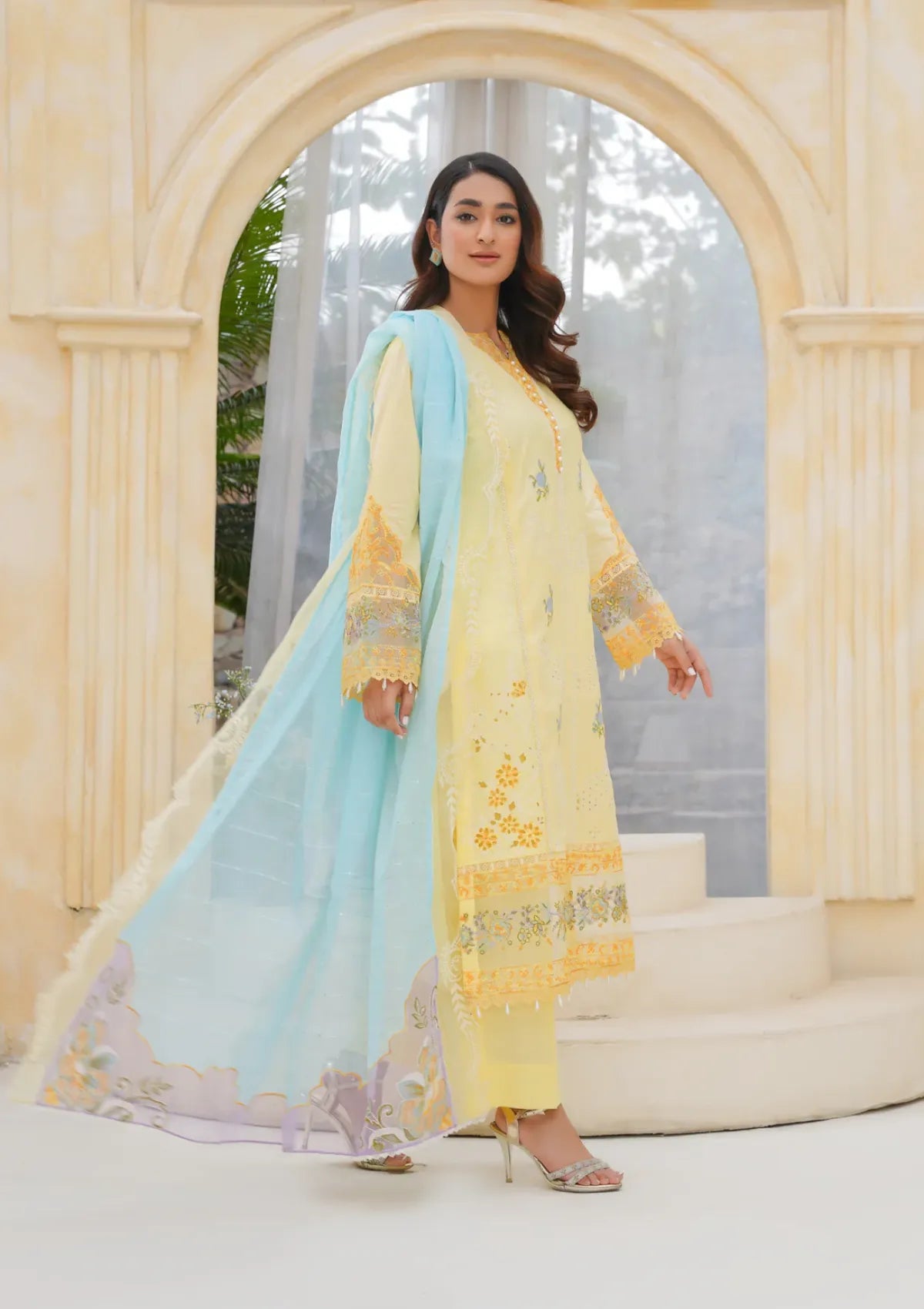 mohsin-saeed-fabrics-is-selling-online-and-in stores-Luxury-daily-wear-wedding-wear-formal-wear-in-budgeted-price-This-product-is-from-clothere-by-anam-lawnkari25-d-002-is-available-on-Mohsin-saeed-fabrics-website.