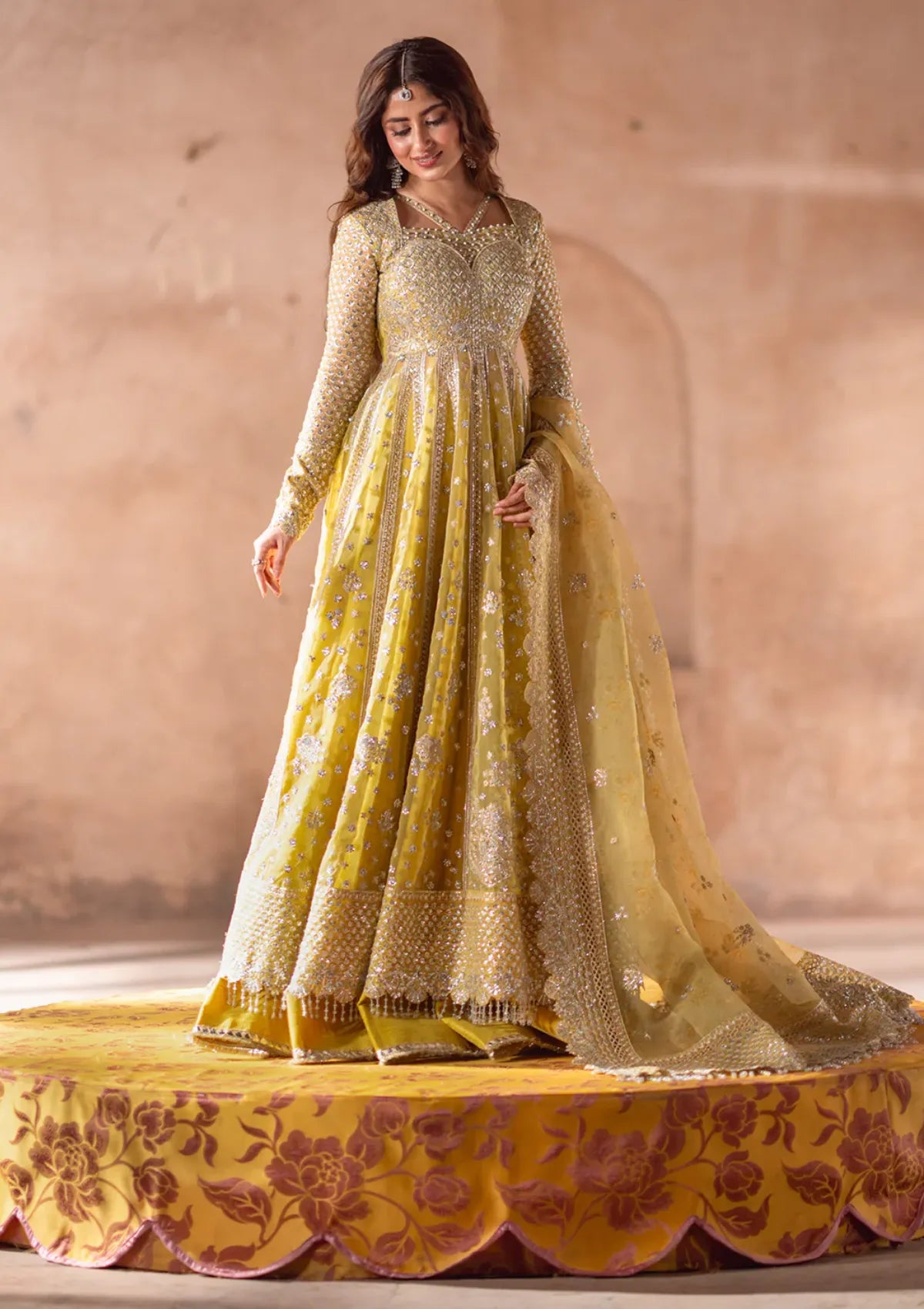 mohsin-saeed-fabrics-designer-daily-wear-formal-and-wedding-suits-within-budget-This-product-is-from-bin-ilyas-sona-gachi-formals25-d-606-is-available-on-Mohsin-saeed-fabrics-website.