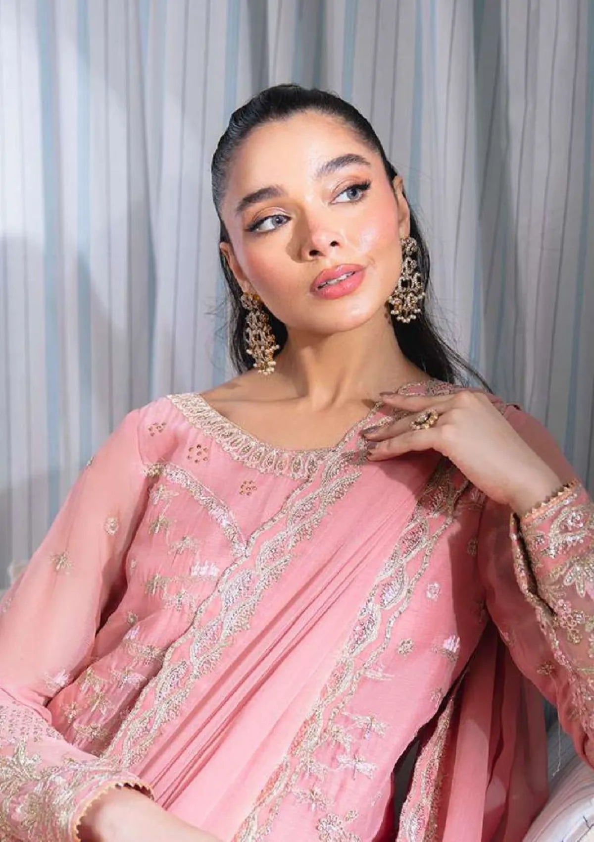 mohsin-saeed-fabrics-designer-daily-wear-formal-and-wedding-suits-within-budget-This-product-is-from-neeshay-dastaan-luxury-chiffon25-gulrukh-is-available-on-Mohsin-saeed-fabrics-website.