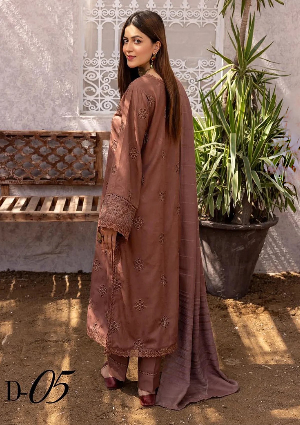 Dastoor Emb Slub Wool'23 D-05 - Mohsin Saeed Fabrics
