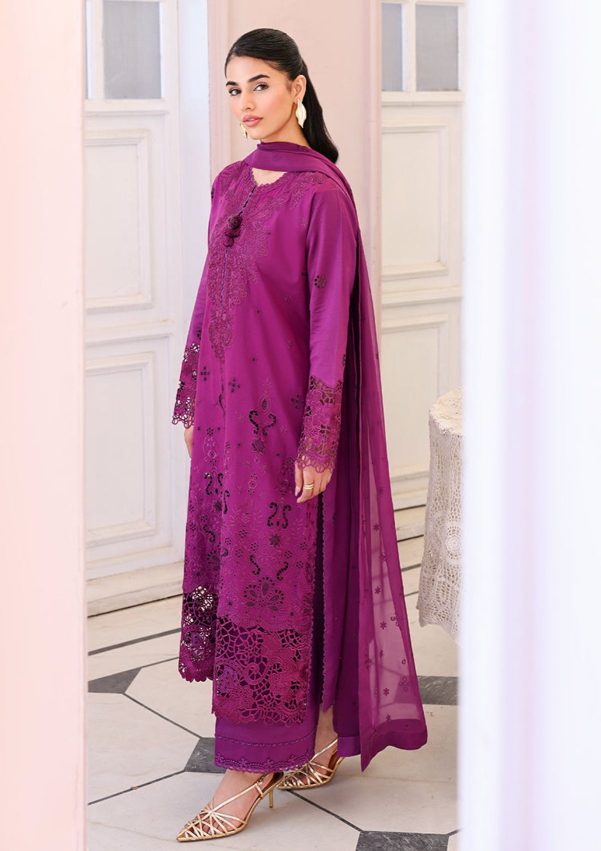 Roheenaz Veil Of Summer'26 D-08 Elan Bloom