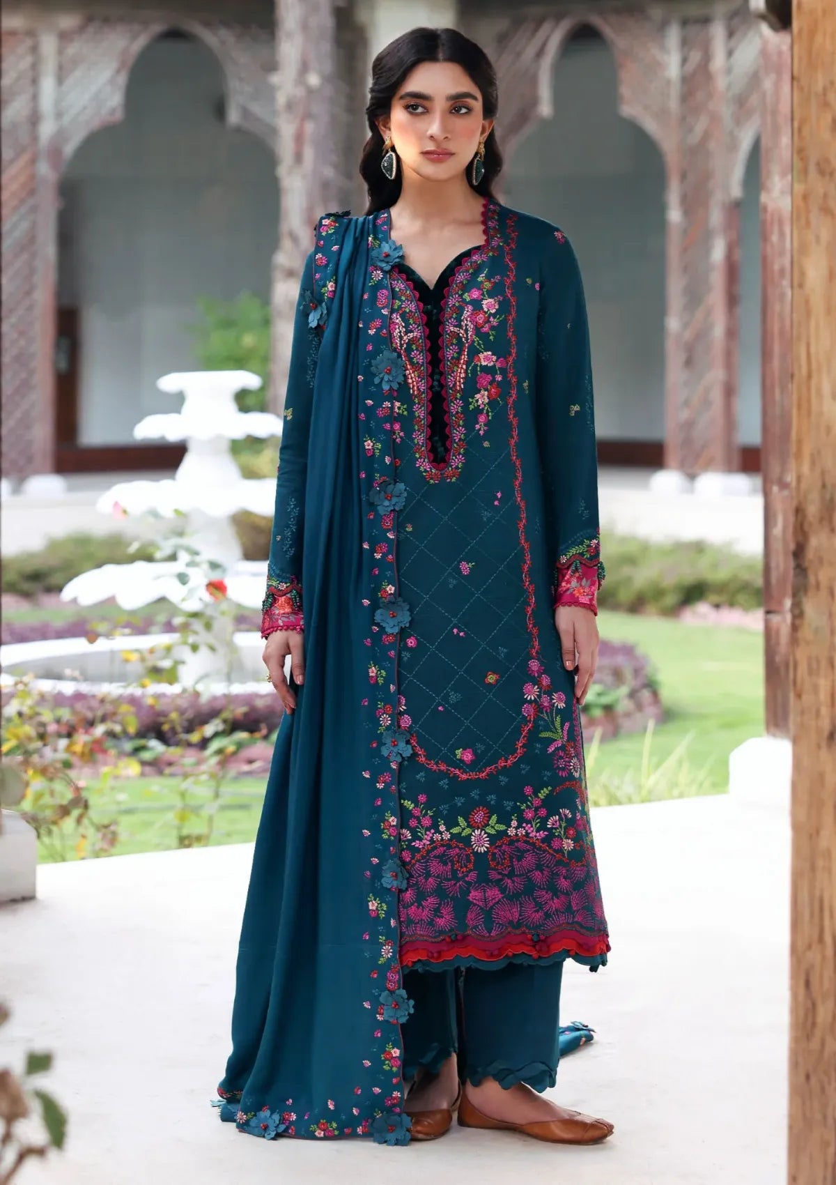 Republic Amaris Luxury Shawl'25 D-09 Evania