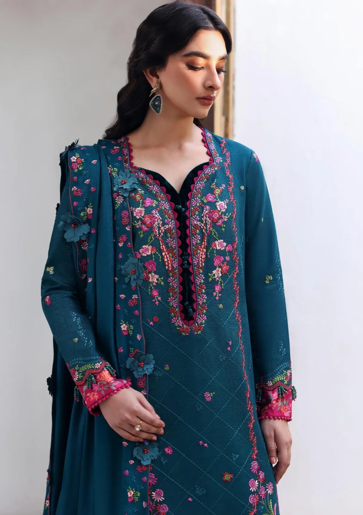 Republic Amaris Luxury Shawl'25 D-09 Evania