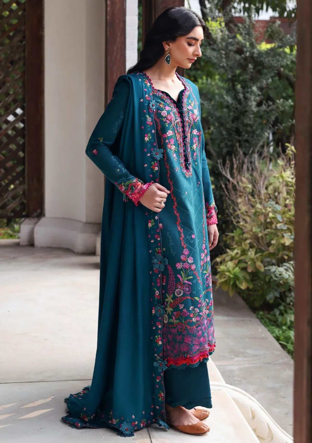 Republic Amaris Luxury Shawl'25 D-09 Evania