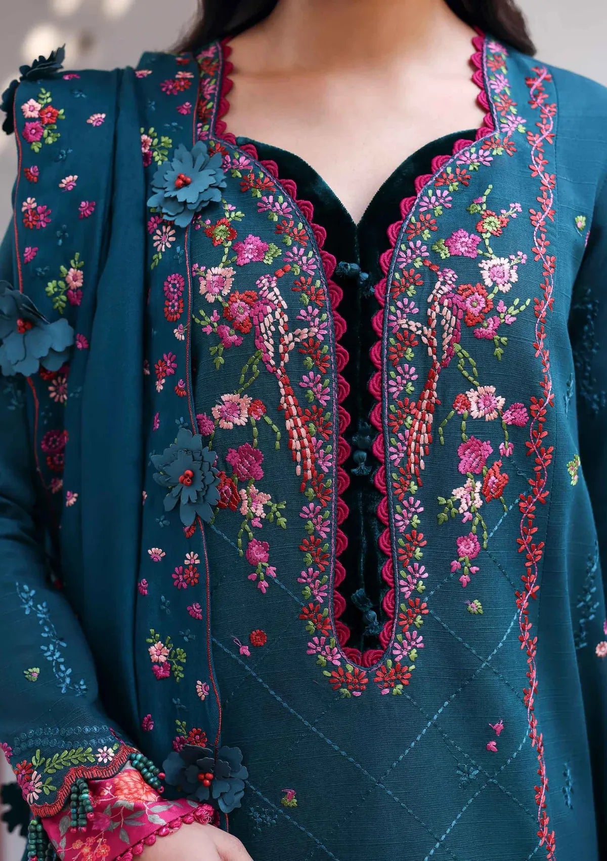 Republic Amaris Luxury Shawl'25 D-09 Evania