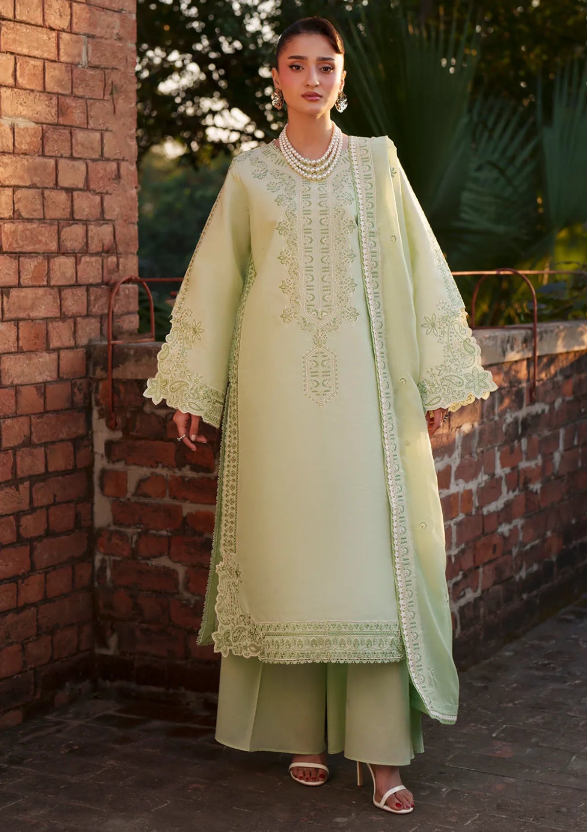 Mahnur Fiona Lawn'26 F-14