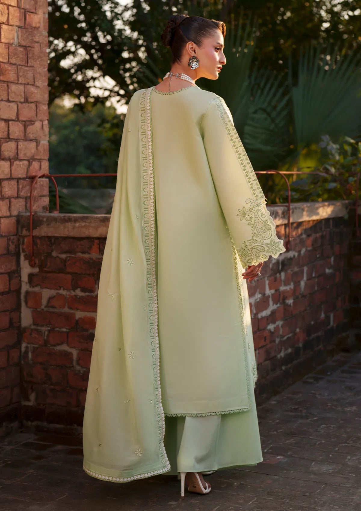 Mahnur Fiona Lawn'26 F-14