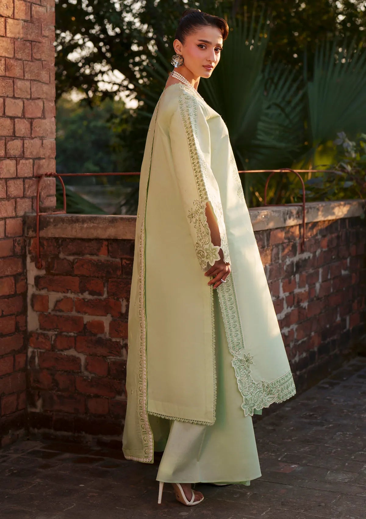 Mahnur Fiona Lawn'26 F-14