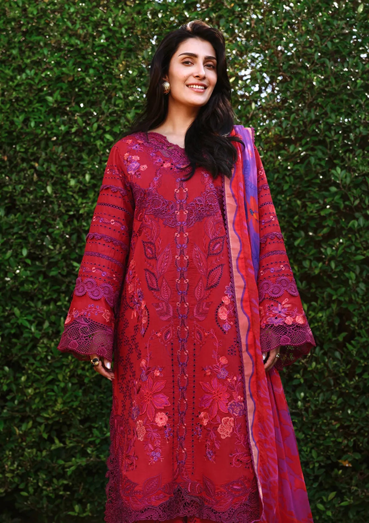 Mushq Amoi Held by Love'26 D-11 Falling Petals