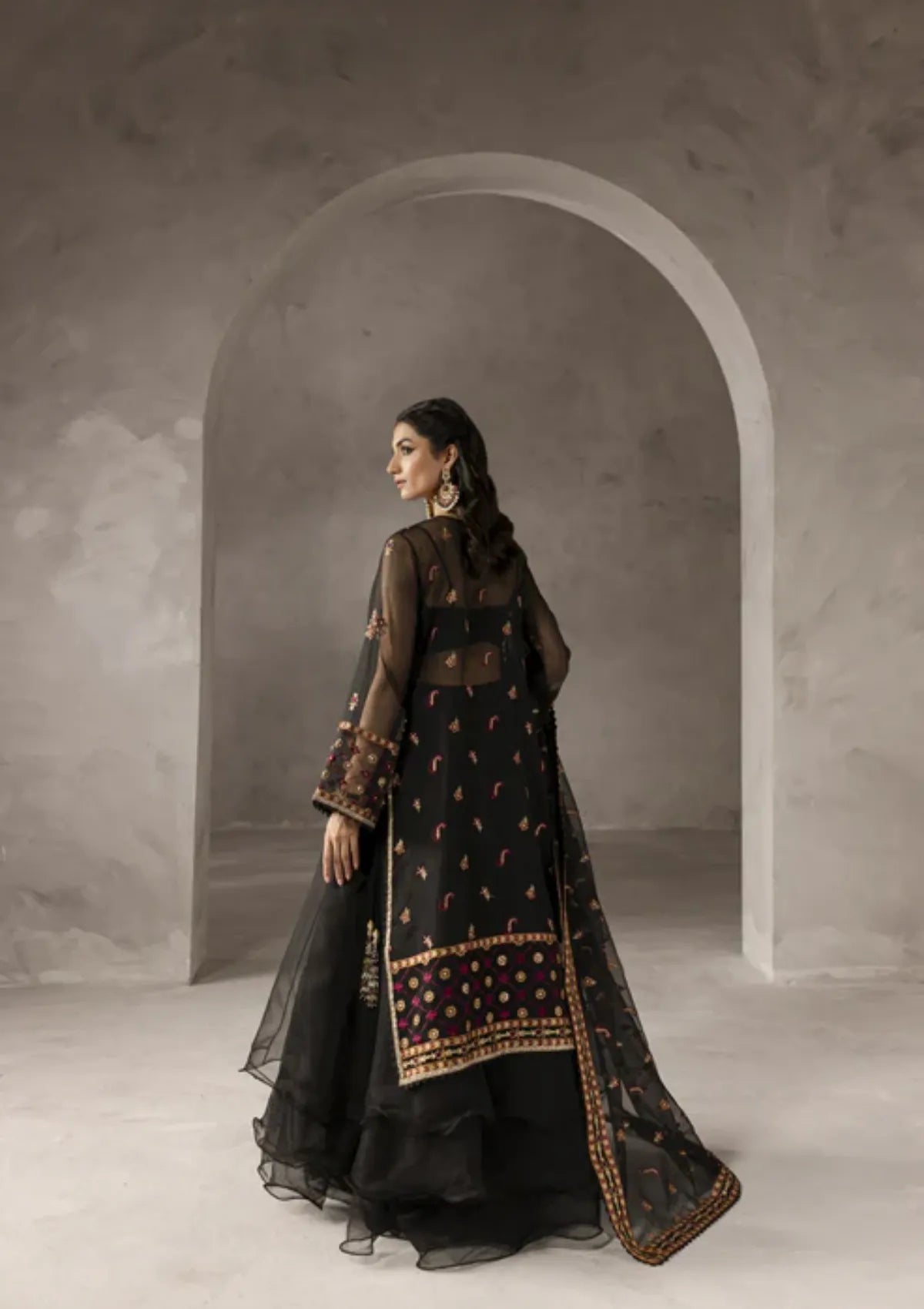 mohsin-saeed-fabrics-designer-daily-wear-formal-and-wedding-suits-within-budget-This-product-is-from-imran-ramzan-eblouir25-fleurs-de-minuit-is-available-on-Mohsin-saeed-fabrics-website.