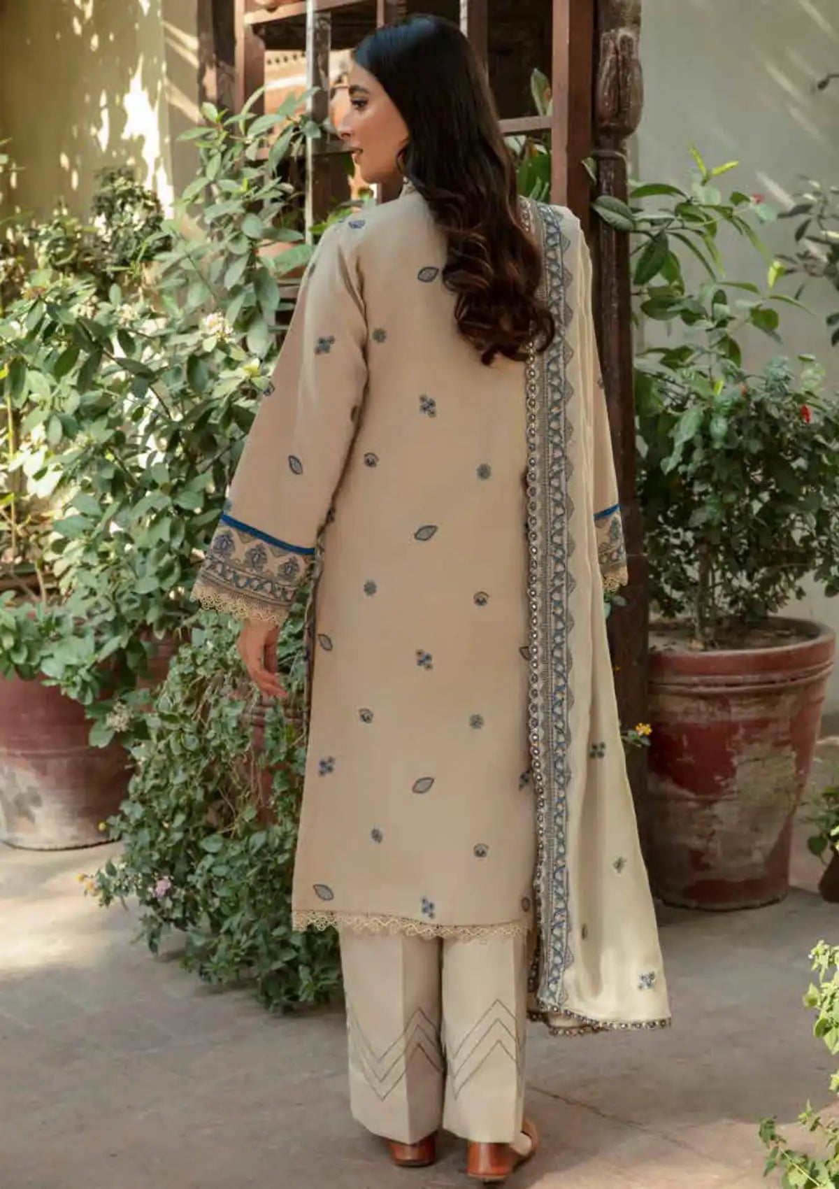 Florent Tassawar Luxury Karandi'23 FL-4A - Mohsin Saeed Fabrics