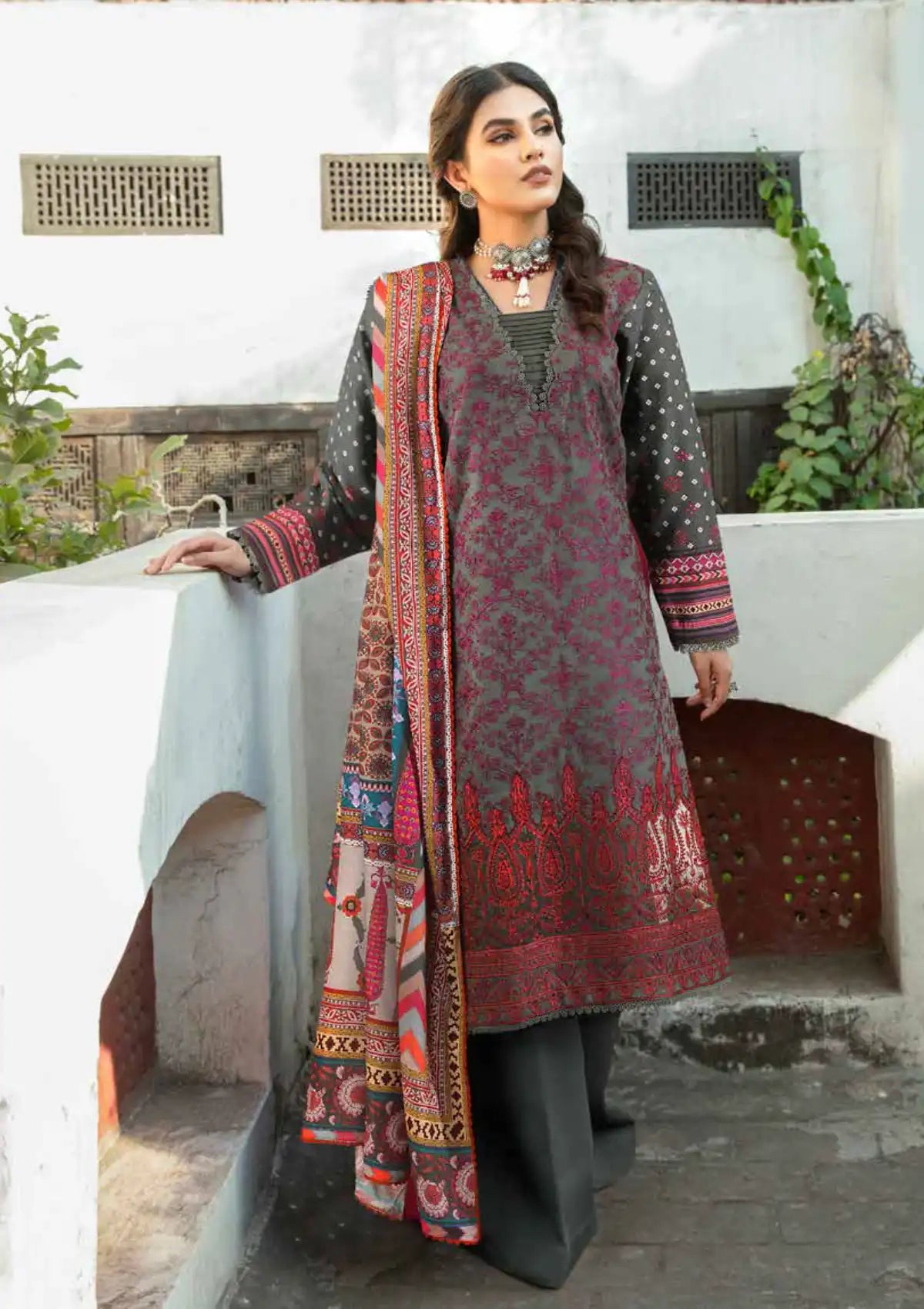 Florent Tassawar Luxury Karandi'23 FL-8A - Mohsin Saeed Fabrics