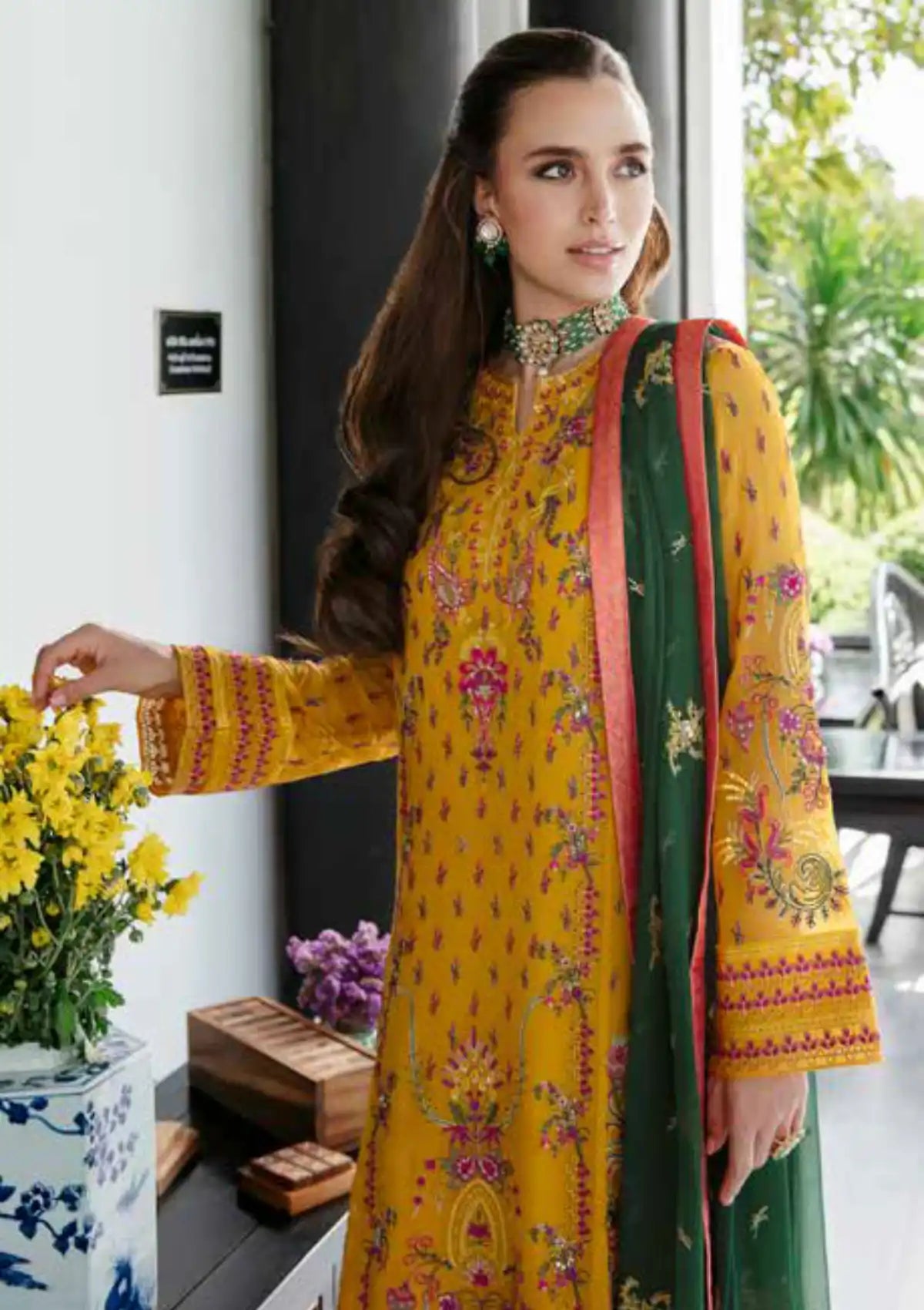 Freesia Intira Luxury Affairs'24 FW-23504-Aisha