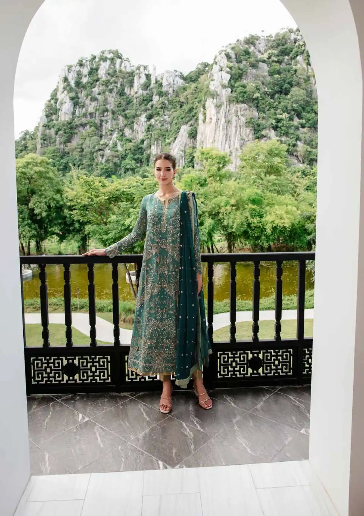 Freesia Intira Luxury Affairs'24 FW-23510-Marwa
