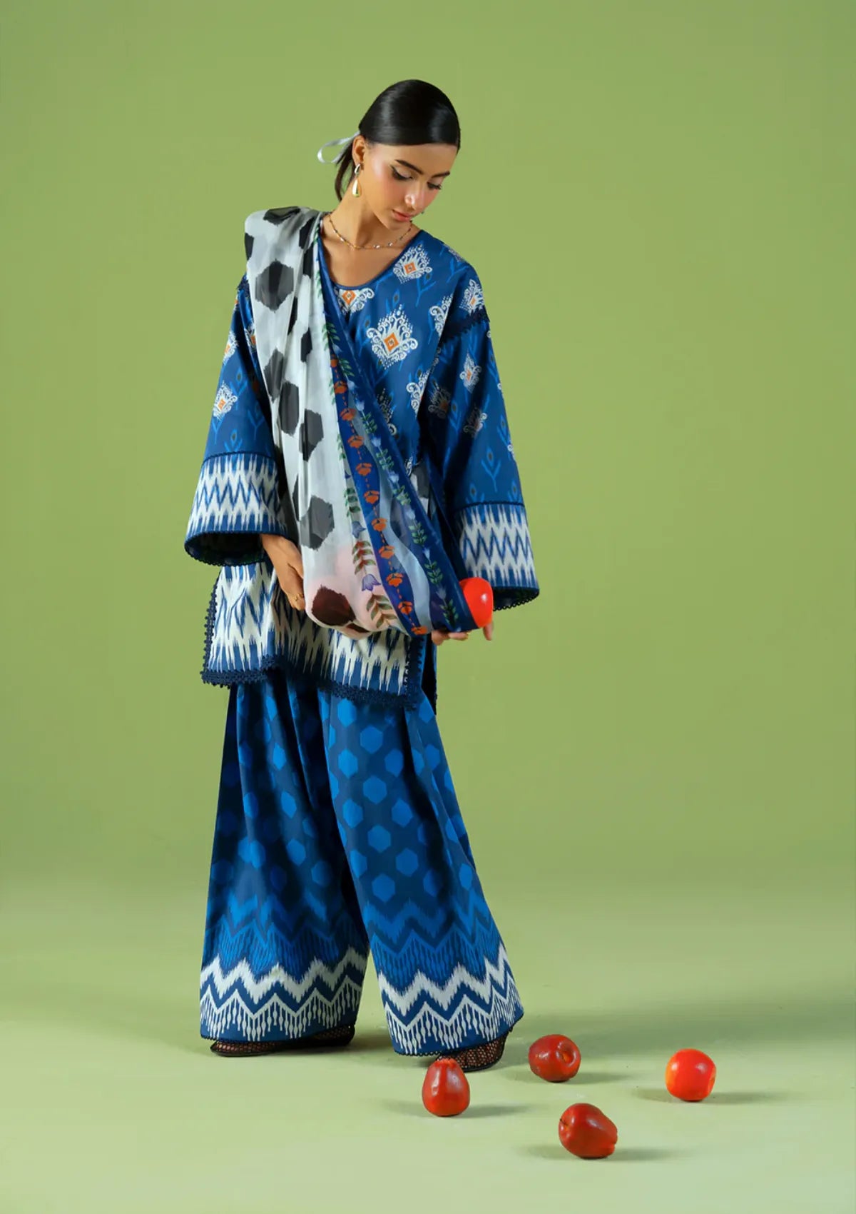 mohsin-saeed-fabrics-designer-daily-wear-formal-and-wedding-suits-within-budget-This-product-is-from-saira-rizwan-joolie-prints25-jpu25-09-city-bloom-is-available-on-Mohsin-saeed-fabrics-website.