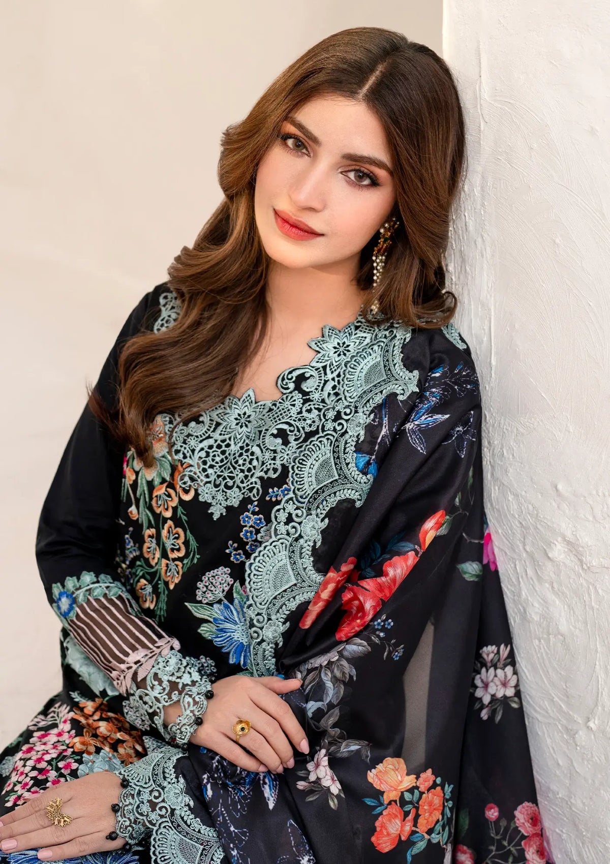 mohsin-saeed-fabrics-is-selling-online-and-in stores-Luxury-daily-wear-wedding-wear-formal-wear-in-budgeted-price-This-product-is-from-asifa-nabeel-azalia-luxury-lawn25-garden-rose-azl25-05-is-available-on-Mohsin-saeed-fabrics-website.