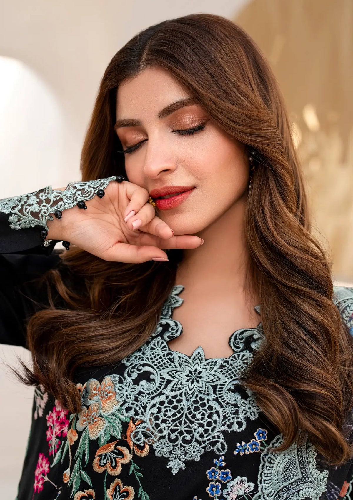 mohsin-saeed-fabrics-is-selling-online-and-in stores-Luxury-daily-wear-wedding-wear-formal-wear-in-budgeted-price-This-product-is-from-asifa-nabeel-azalia-luxury-lawn25-garden-rose-azl25-05-is-available-on-Mohsin-saeed-fabrics-website.