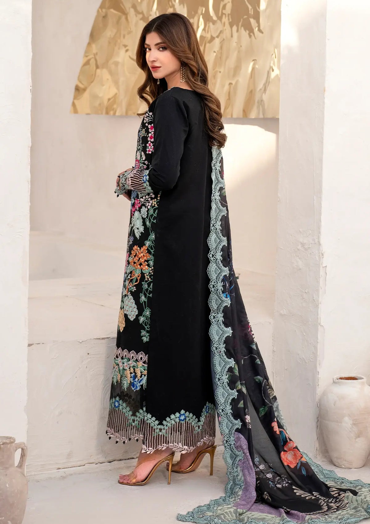 mohsin-saeed-fabrics-is-selling-online-and-in stores-Luxury-daily-wear-wedding-wear-formal-wear-in-budgeted-price-This-product-is-from-asifa-nabeel-azalia-luxury-lawn25-garden-rose-azl25-05-is-available-on-Mohsin-saeed-fabrics-website.