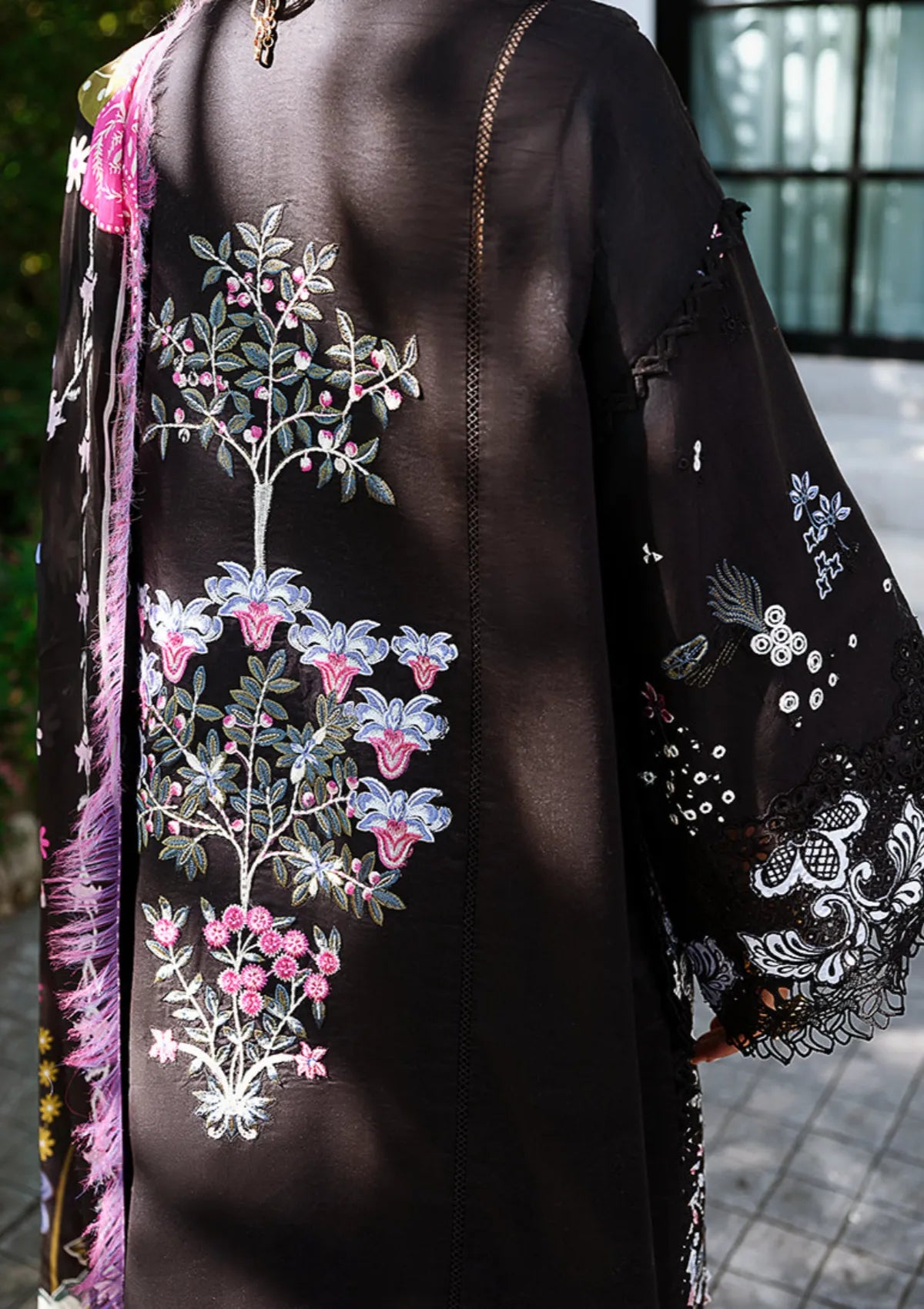 Mushq Amoi Held by Love'26 D-09 Gentle Breeze