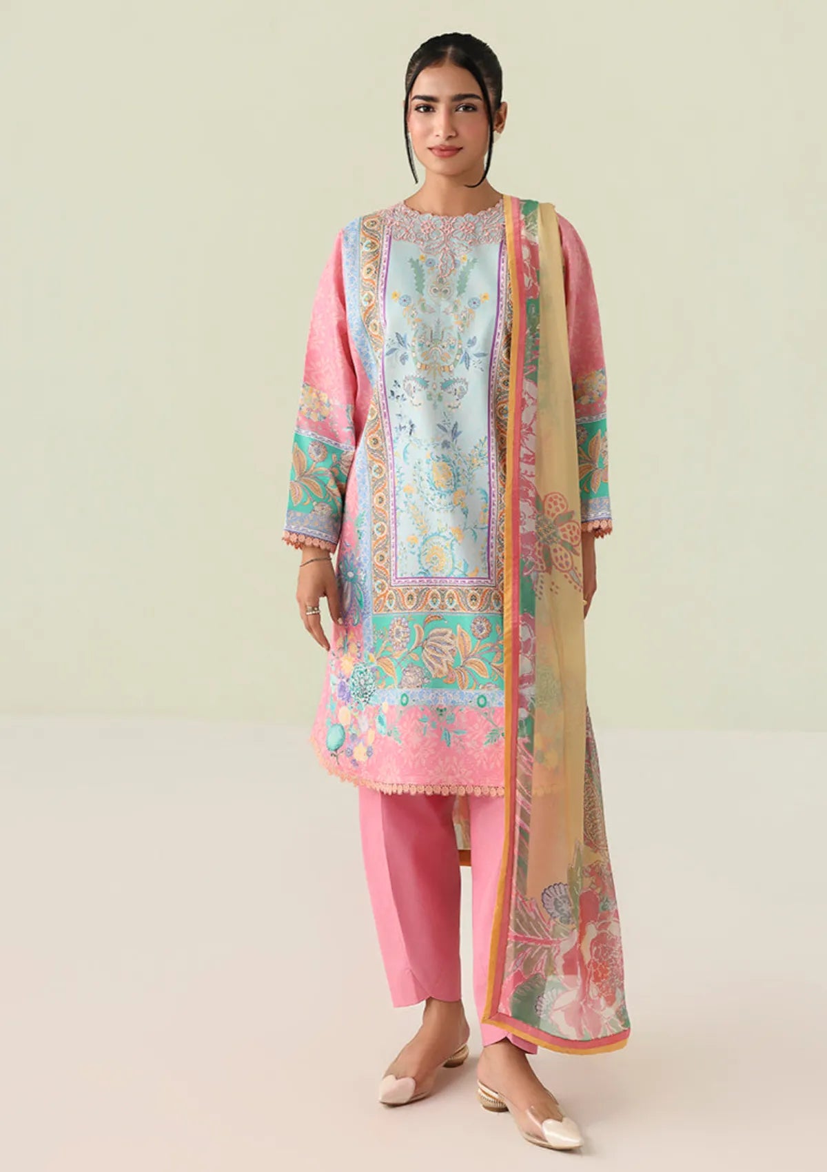 Roheenaz Rosette Lawn'26 D-64A Golden Hour