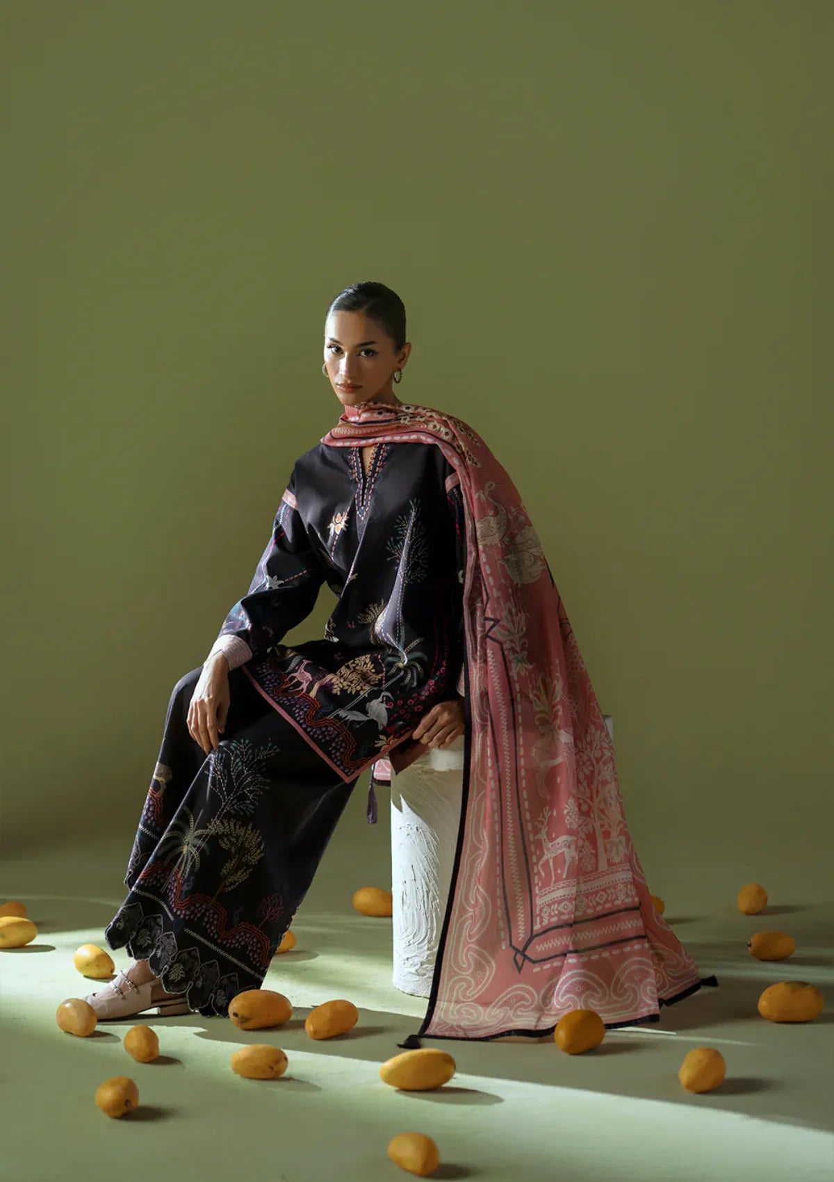 mohsin-saeed-fabrics-designer-daily-wear-formal-and-wedding-suits-within-budget-This-product-is-from-saira-rizwan-joolie-prints25-jpu25-04-city-bloom-is-available-on-Mohsin-saeed-fabrics-website.