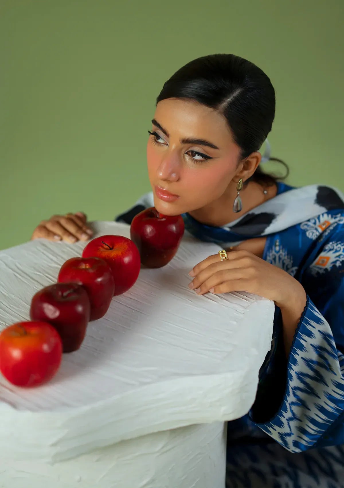 mohsin-saeed-fabrics-designer-daily-wear-formal-and-wedding-suits-within-budget-This-product-is-from-saira-rizwan-joolie-prints25-jpu25-09-city-bloom-is-available-on-Mohsin-saeed-fabrics-website.