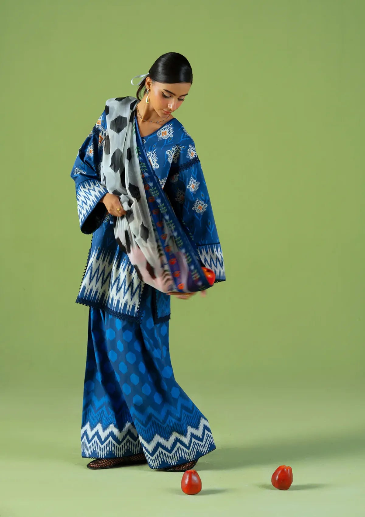 mohsin-saeed-fabrics-designer-daily-wear-formal-and-wedding-suits-within-budget-This-product-is-from-saira-rizwan-joolie-prints25-jpu25-09-city-bloom-is-available-on-Mohsin-saeed-fabrics-website.