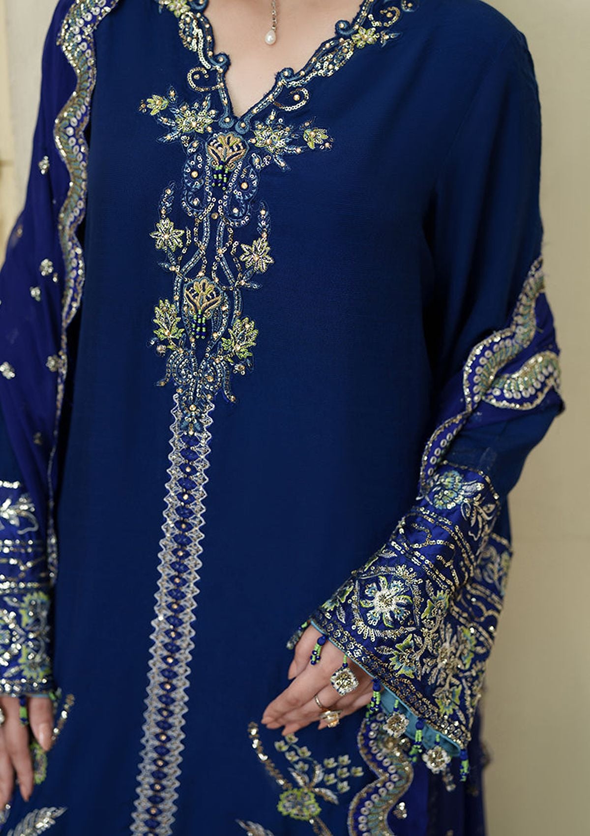 Roheenaz Mah-e-Noor Silk'26 D-03 Husn Ara