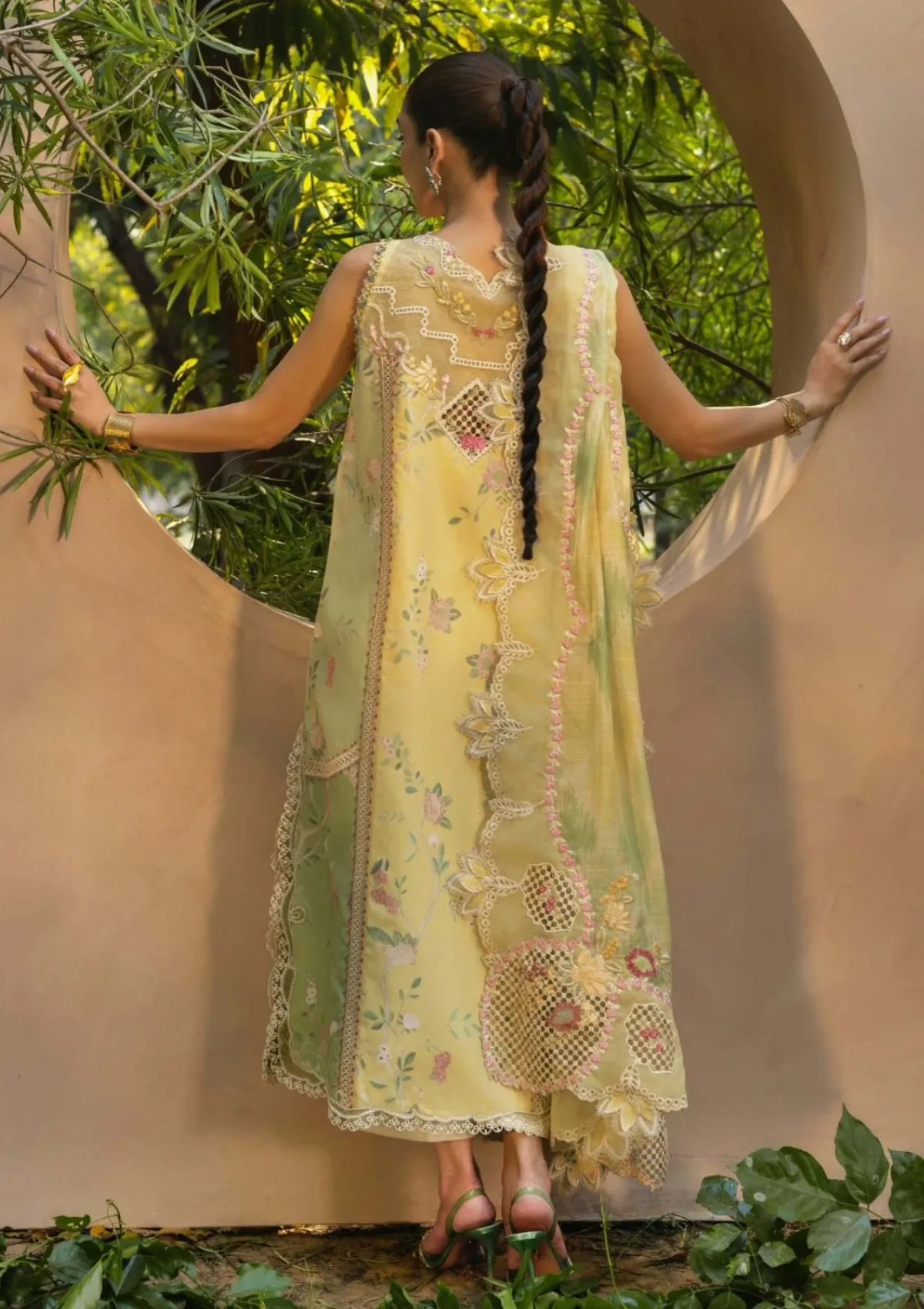 mohsin-saeed-fabrics-is-selling-online-and-in stores-Luxury-daily-wear-wedding-wear-formal-wear-in-budgeted-price-This-product-is-from-crimson-tasawar-luxe-lawn25-d4-a-bonjour-and-bloom-is-available-on-Mohsin-saeed-fabrics-website.