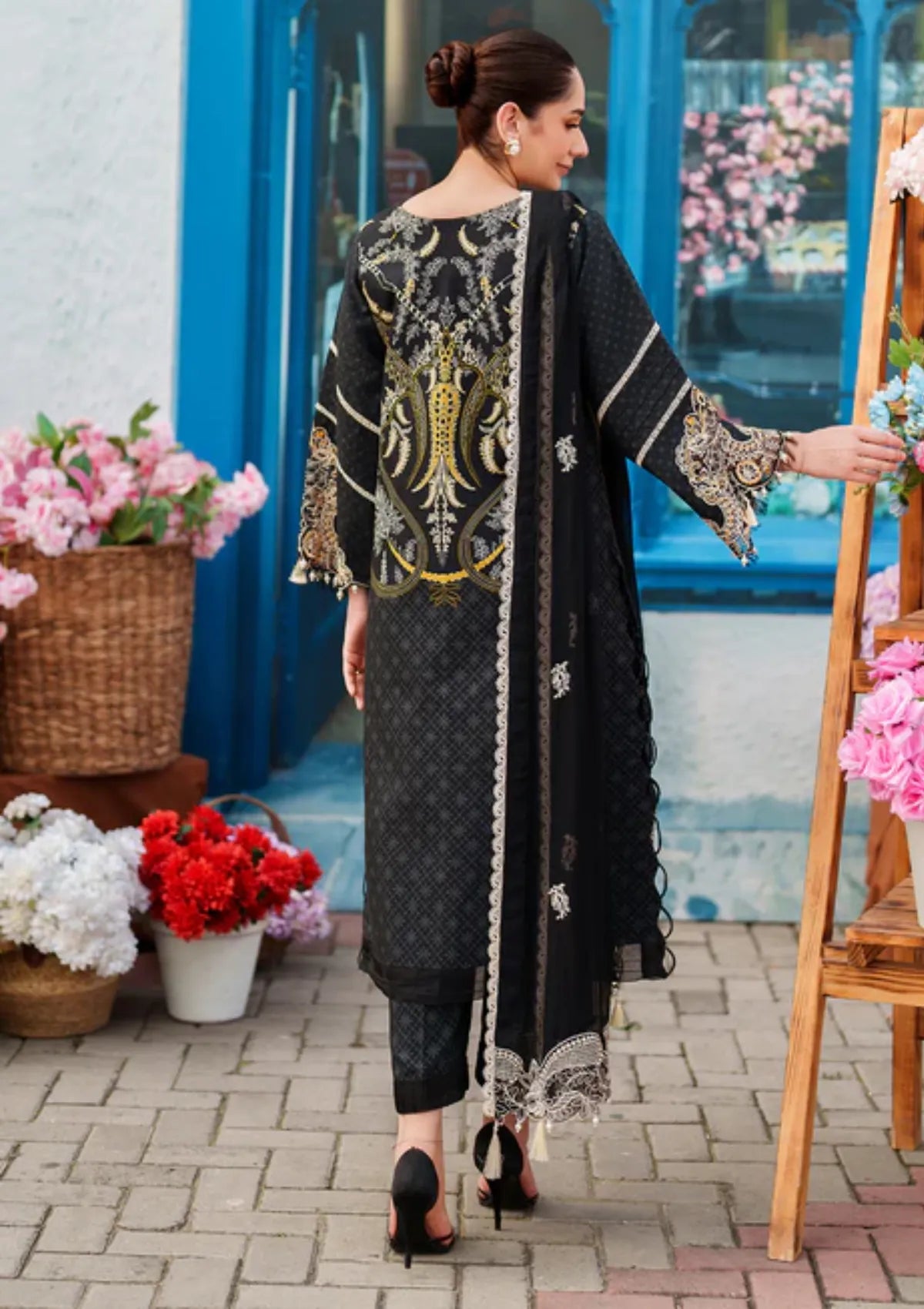 mohsin-saeed-fabrics-affordable-luxury-outfits-for-daily-formal-and-wedding-wear-This-product-is-from-parishay-ivy-bloom-winter-edit25-ivy-05-is-available-on-Mohsin-saeed-fabrics-website.