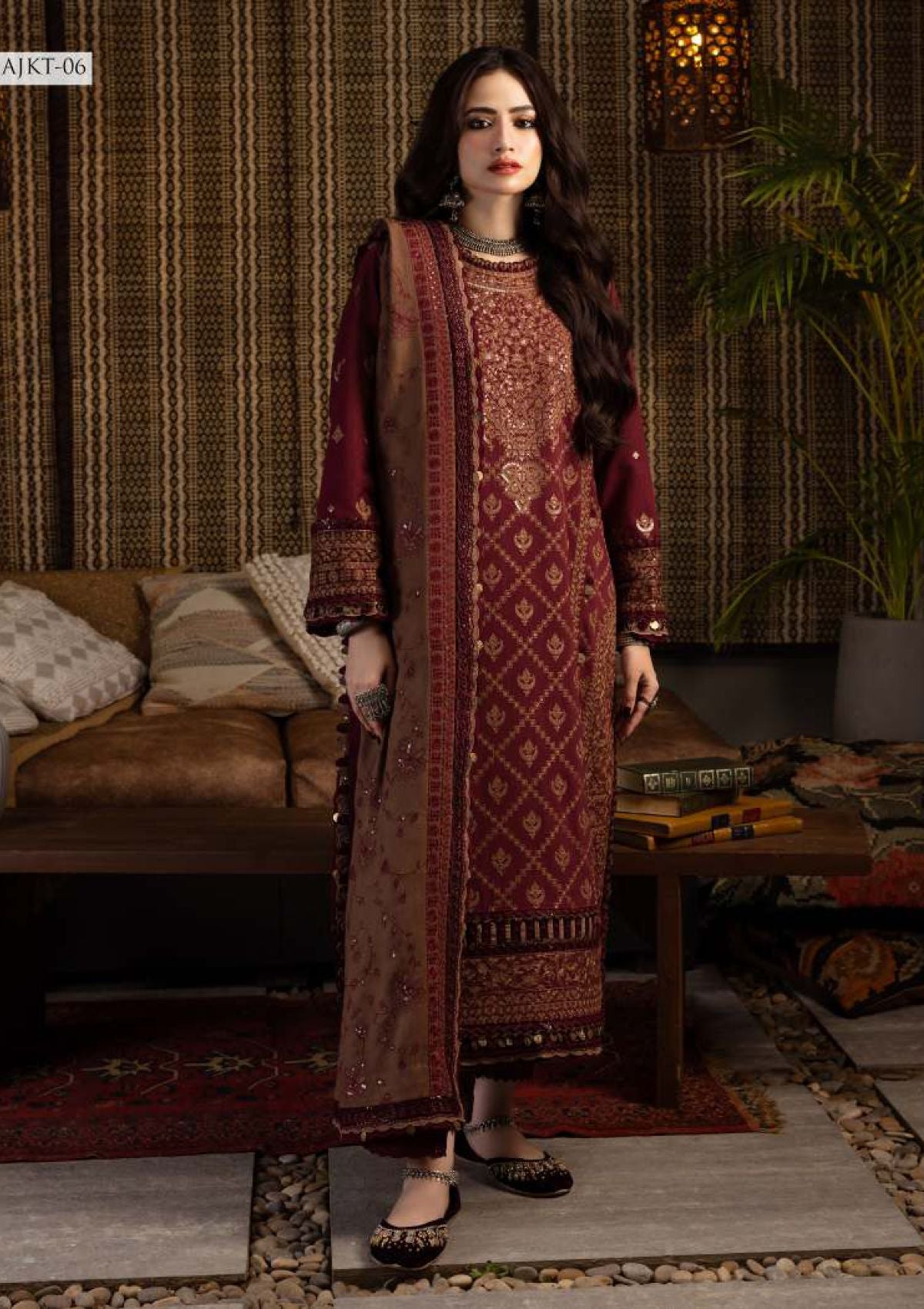 Asim Jofa Kashmiri Taanka Emb Shawl'23 AJKT-06 - Mohsin Saeed Fabrics