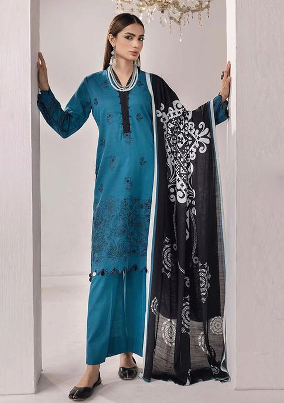 Khoobsurat Zaibunnisa Emb Khaddar'23 Z-05 - Mohsin Saeed Fabrics