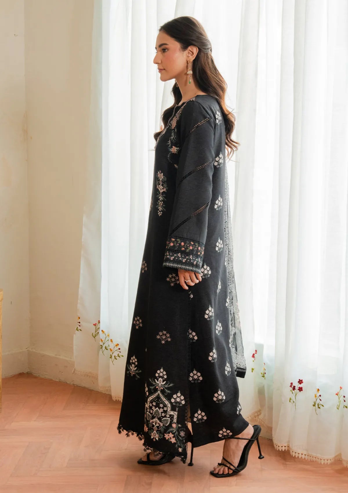 mohsin-saeed-fabrics-luxury-fashion-collection-daily-wear-wedding-and-formal-in-budget-This-product-is-from-yards-fall-florals-karandi25-d-08-risa-is-available-on-Mohsin-saeed-fabrics-website.