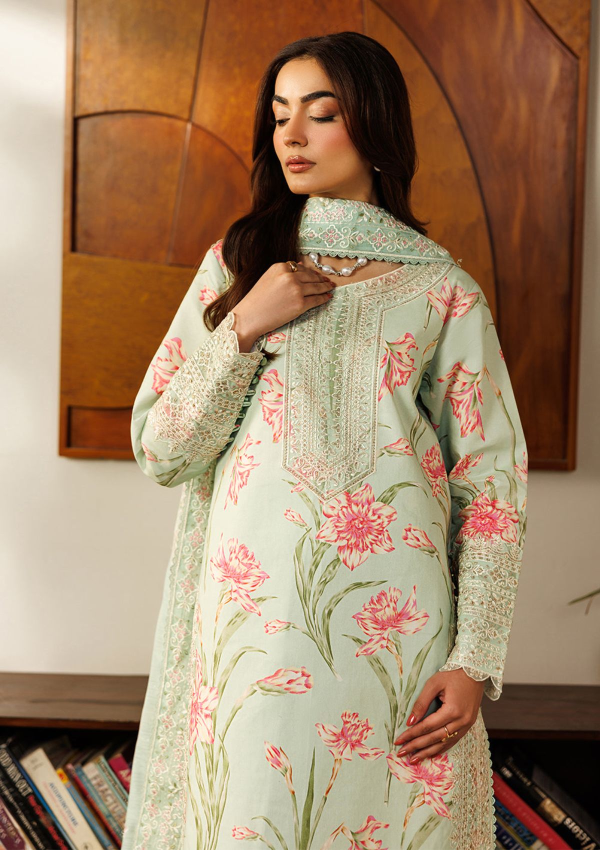 Mahnur Leila Lawn'26 L-01