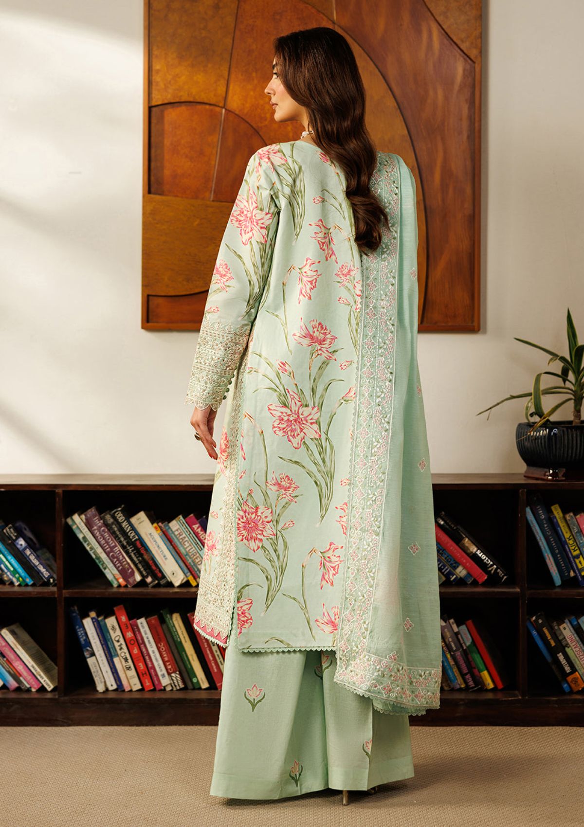 Mahnur Leila Lawn'26 L-01