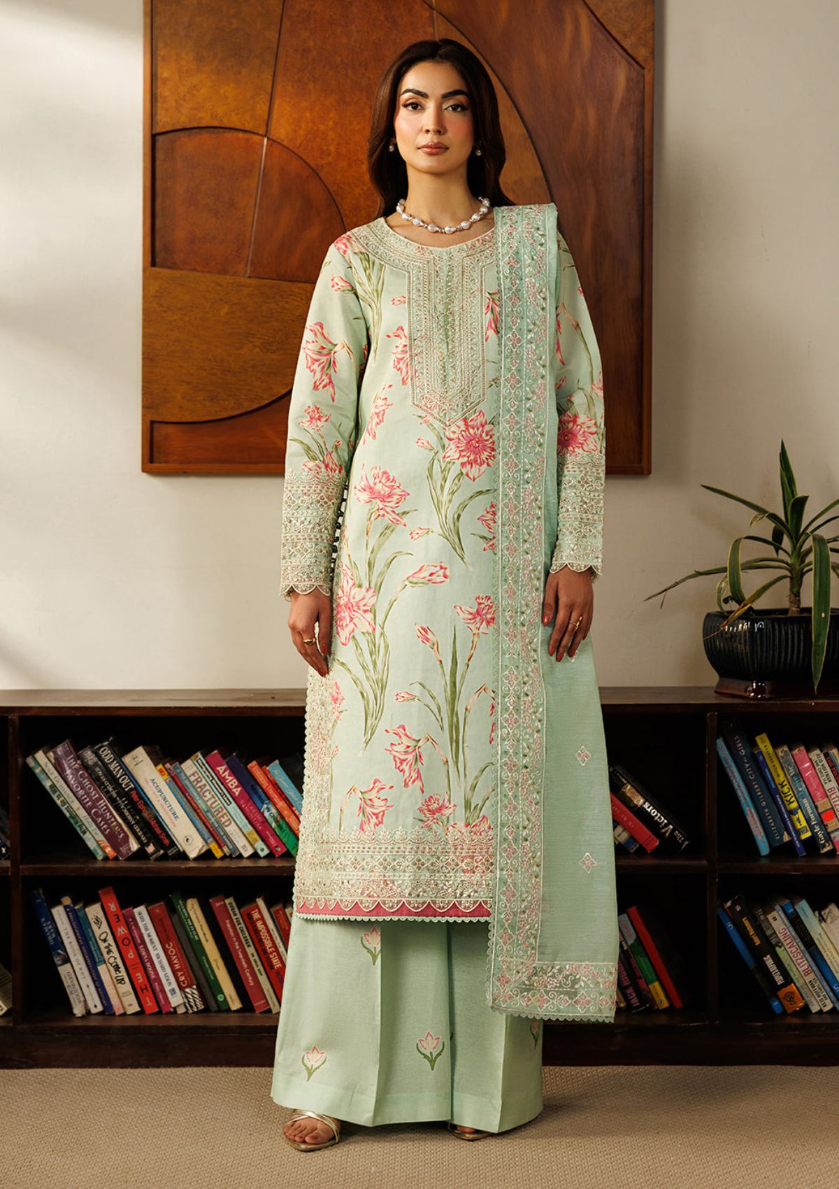 Mahnur Leila Lawn'26 L-01