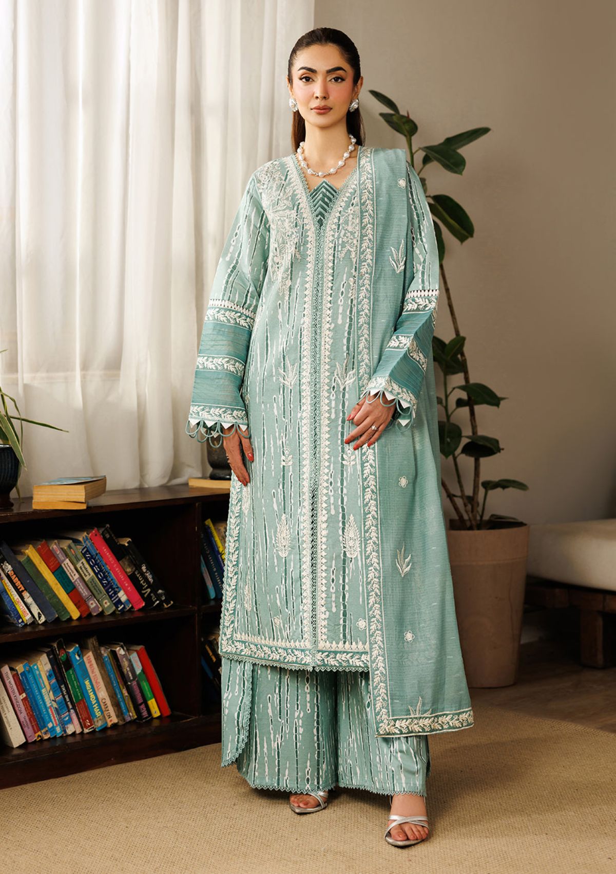 Mahnur Leila Lawn'26 L-02