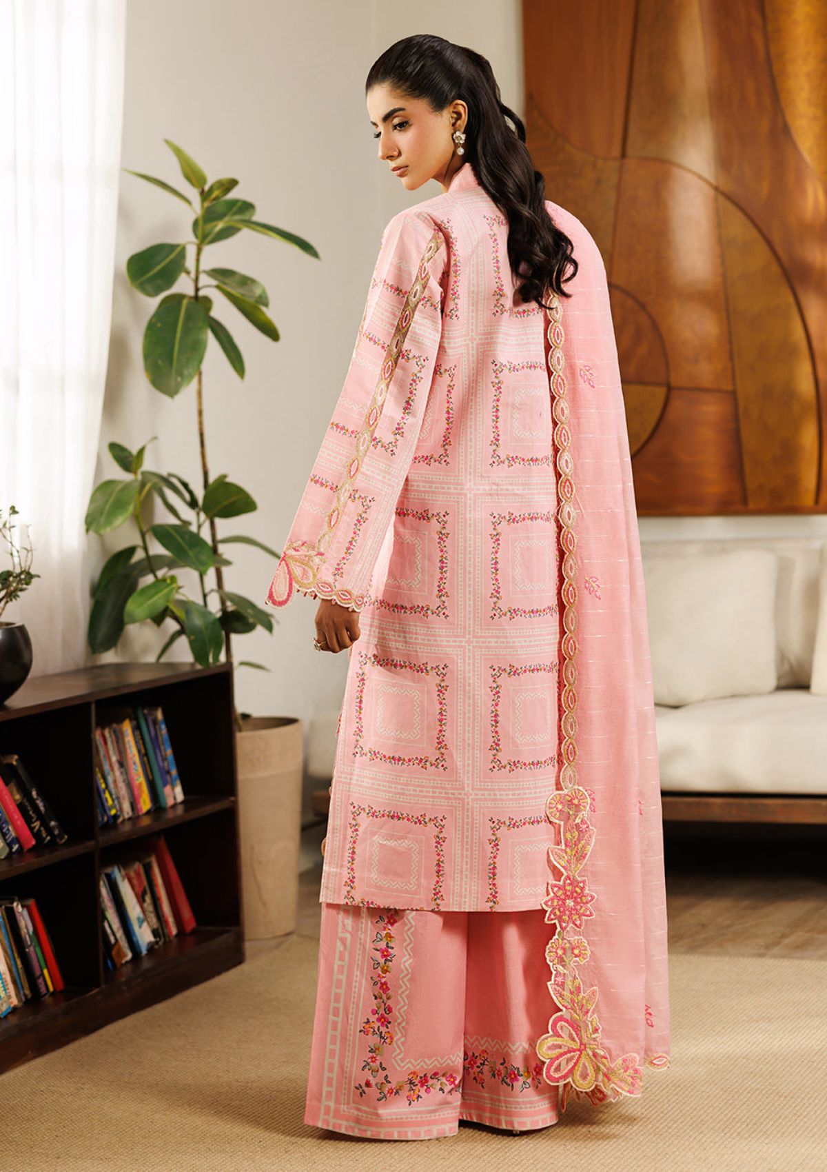 Mahnur Leila Lawn'26 L-06
